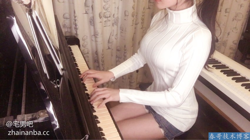 B站弹钢琴的up主@绯绯feifei，竟然被人说“卖身材”？
